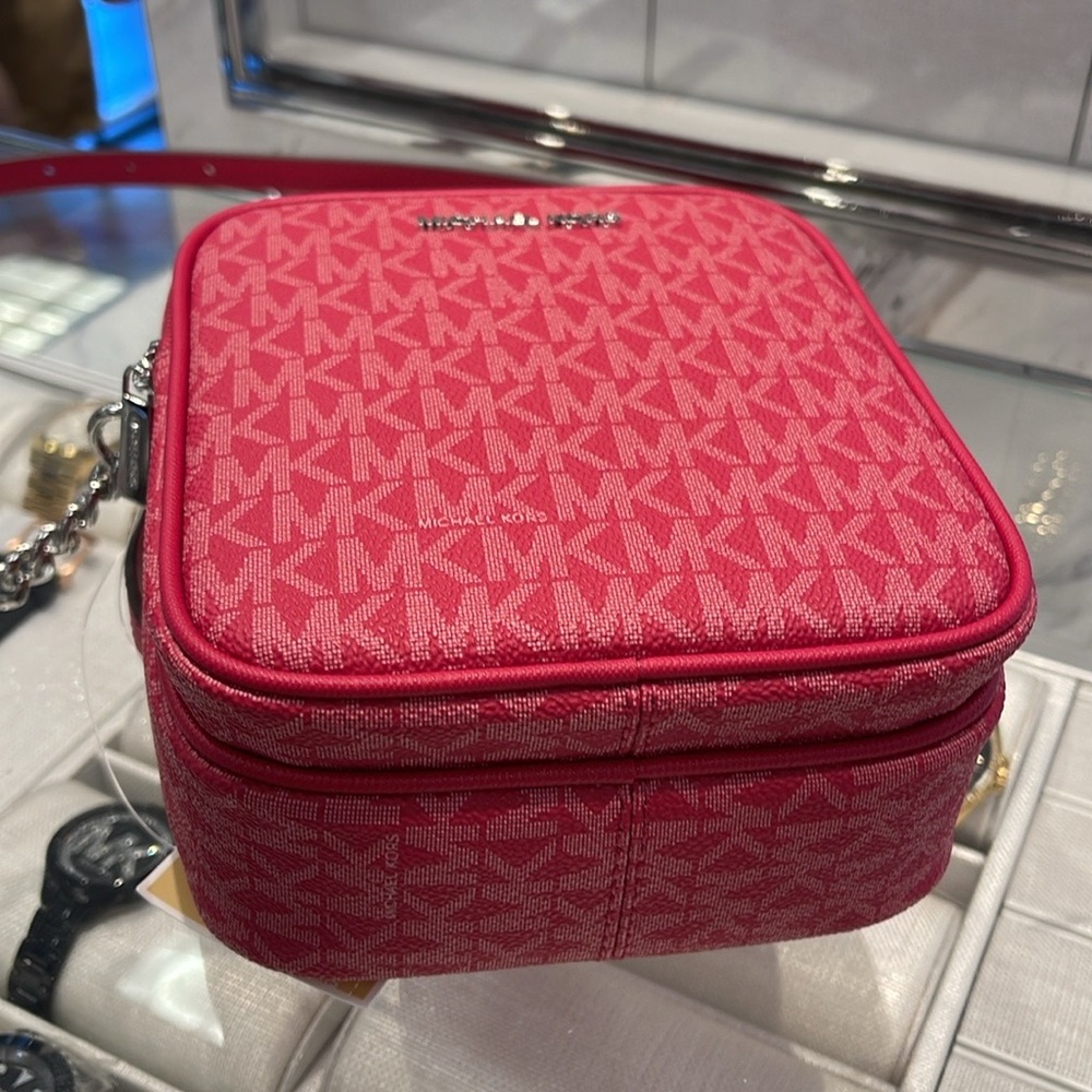 MICHAEL KORS Jet Set Travel Md Signature Logo Crossbody Flight Bag
DK RASPBERRY - Picture 12 of 16